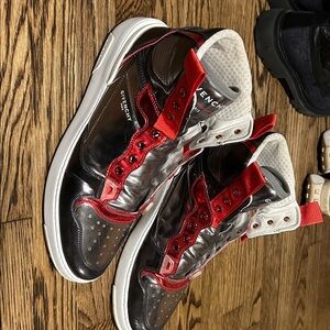 Givenchy men’s sneakers size eu43 USA size 10
With dust bags authentic